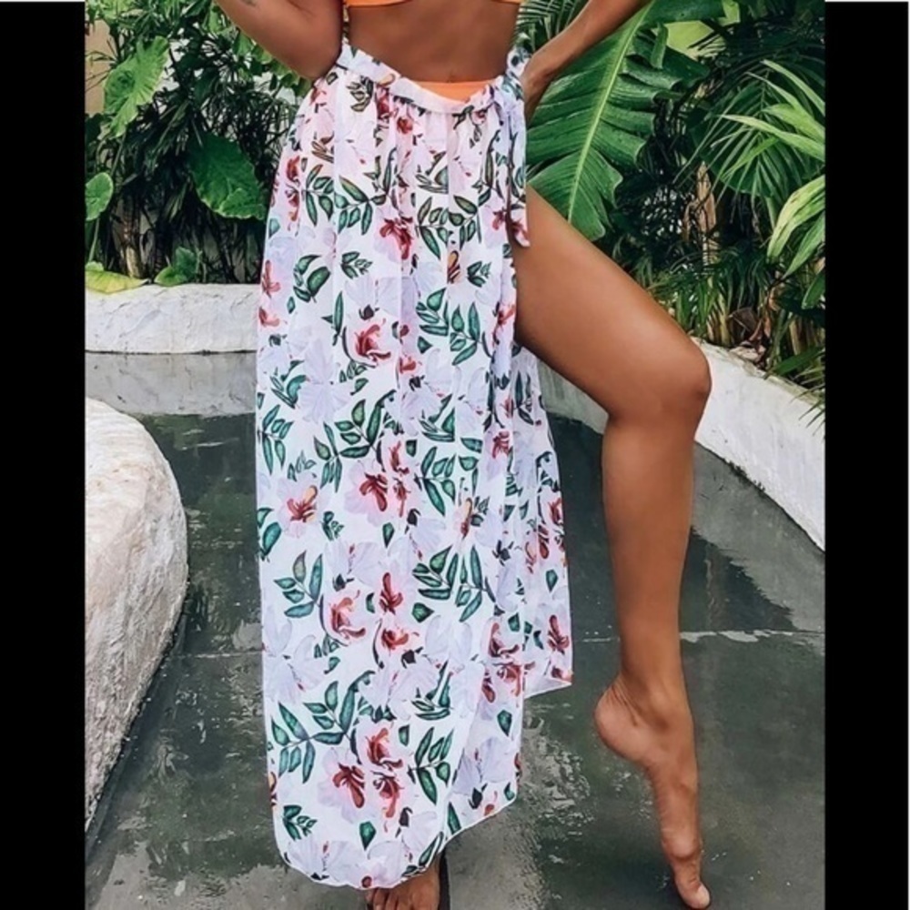 White Floral‎ Swim Coverup Size Medium - Picture 2 of 9